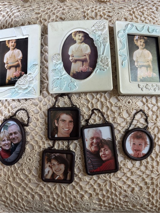 Other - Vintage Style White Decorative Picture Frame Set - Home Accents